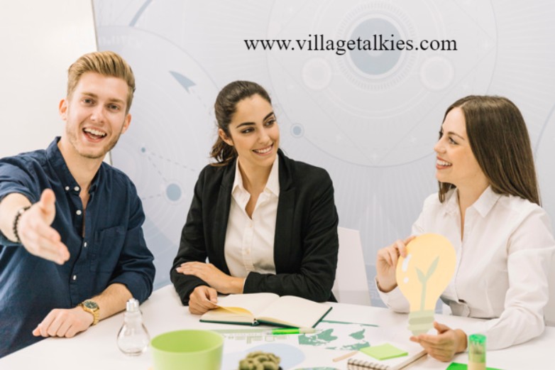 male-female-businesspeople-with-light-bulb-icon_23-2147826614 (1)