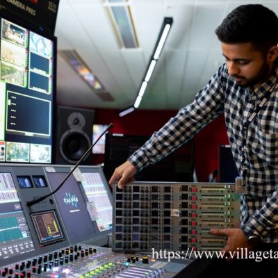 photo-1581092795442-d153057d8e0d (1)